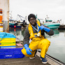 Sedou Koita, meilleur apprenti de France (MAF) Marin pêcheur, dans le port du Havre avec ses médailles